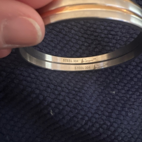 2 Tone Gold/Silver set of 2 Bangles - Picture 4 of 5